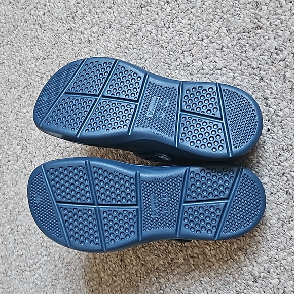 New Unisex Active Solid Blue Clog. - Picture 6 of 7